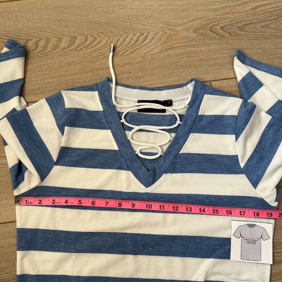 La Madona Blue & White Striped V-Neck Tee w/ Lace-Up Detail - Casual Chic! Sz M - Picture 10 of 14